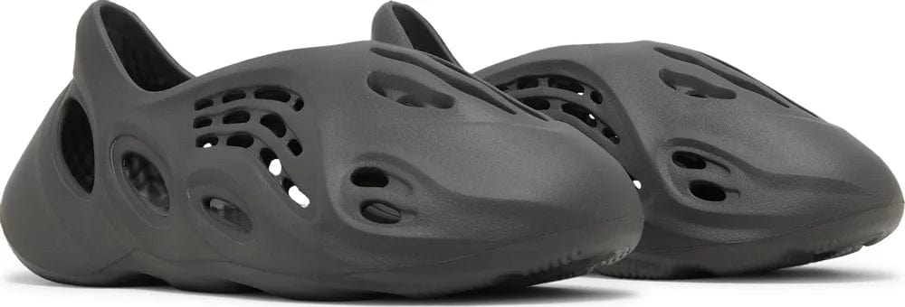 sneakers Men's US8 / Women's 9 adidas Yeezy Foam RNR Carbon IG5349