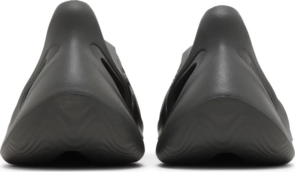 sneakers Men's US8 / Women's 9 adidas Yeezy Foam RNR Carbon IG5349